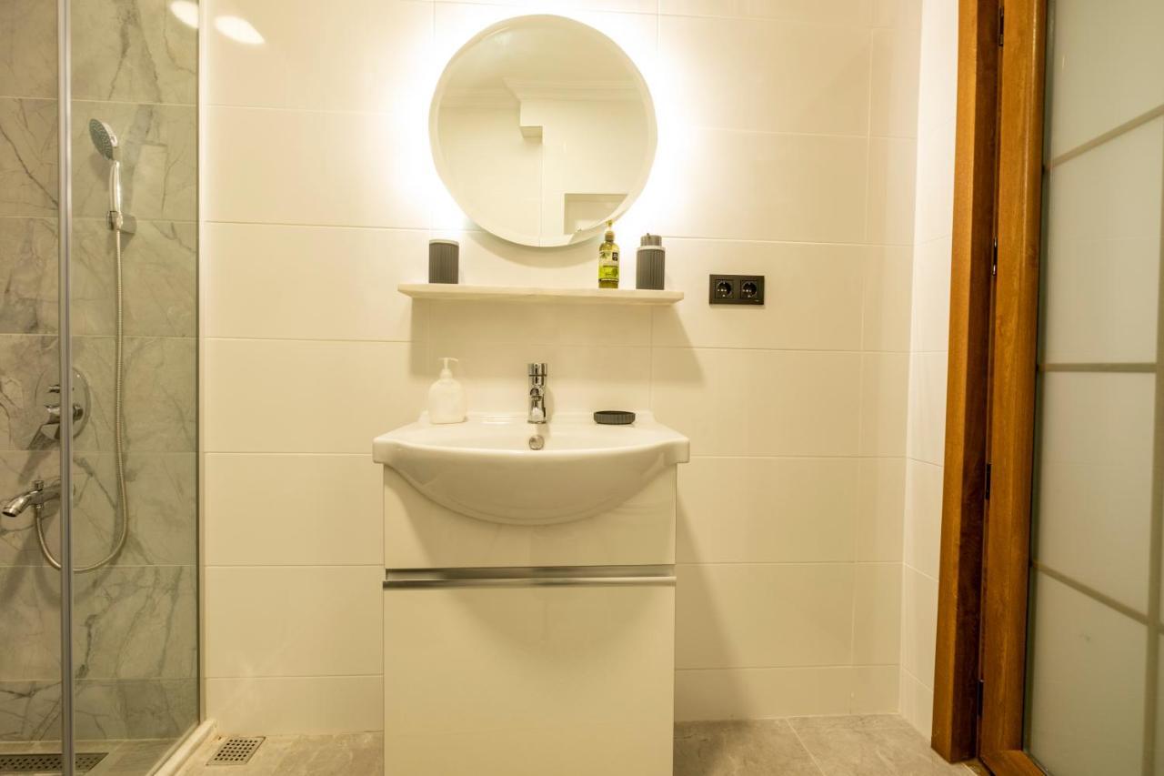Spacious And Comfy 2Br In The Heart Of Cihangir Leilighet Istanbul Eksteriør bilde